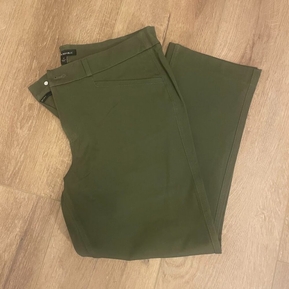 Banana Republic Women's Slim Straight Capri Pants, Army Green, Size 12, NWOT